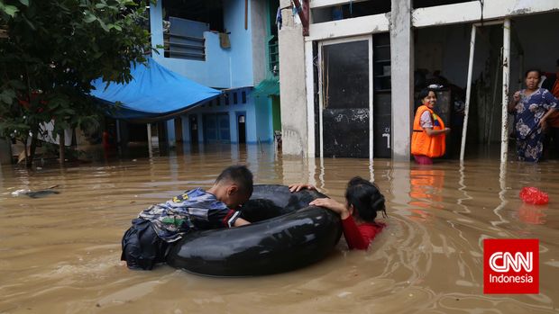 Penggusuran Ahok, Antara Obat Banjir dan Rapor Merah