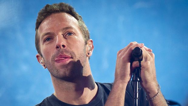 Chris Martin populer karena Coldplay punya banyak konser tahun ini.