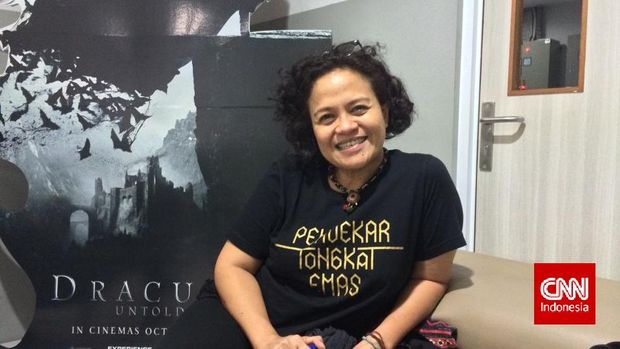 Mira Lesmana juga mengungkapkan kedukaannya melalui foto hitam.