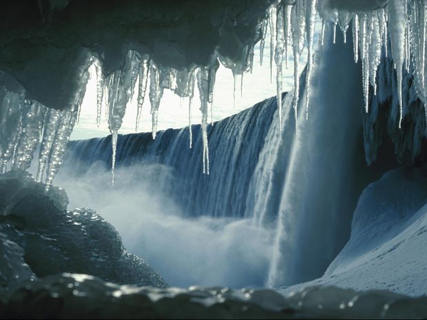 Menikmati Air Terjun Niagara yang Membeku Menikmati Air Terjun Niagara yang Membeku