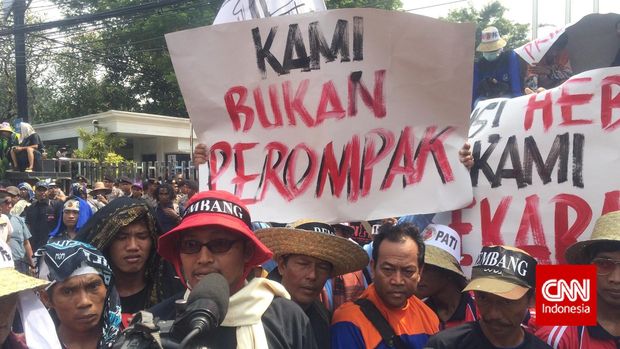 Para nelayan sebelumnya beberapa kali melakukan aksi demonstrasi terkait kebijakan Menteri Susi Pudjiastuti soal larangan alat tangkap trawl, cantrang.