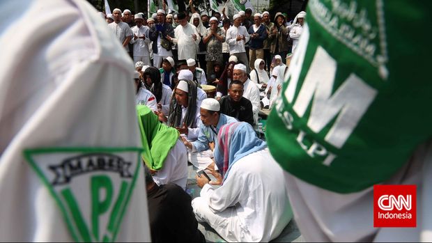 Gerakan anti Ahok dinilai tak sekadar mendesak penegakan hukum, tapi juga menjadi persoalan politis.