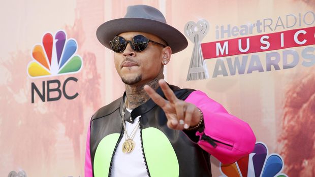 Seringnya Chris Brown terlibat tindak kriminal membuat tetangga khawatir.