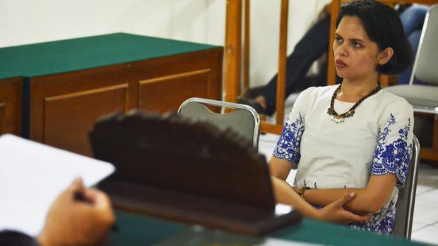 Florence Saulina Sihombing, mahasiswa S2 Fakultas Hukum UGM, divonis hukuman dua bulan penjara dengan masa percobaan selama enam bulan, karena menghina Yogyakarta melalui media sosial.