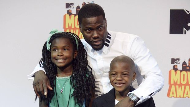 Kevin Hart mengaku kerap usil dengan mengusap keringatnya ke anak-anaknya sendiri.