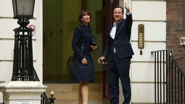 Fesyen tak asing bagi Sam Cam. Semasa masih menetap di rumah dinas perdana menteri Inggris di Downing Street, ia mengaku pernah mengikuti semacam kursus dressmaker.