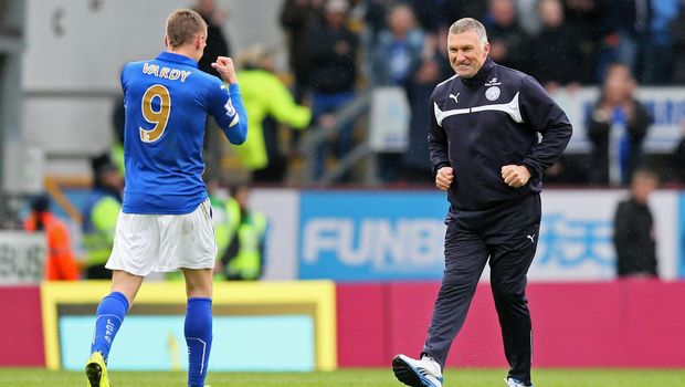 Nigel Pearson (kanan) masih kecewa dengan keputusan manajemen Leicester.