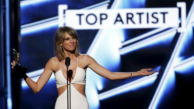 Taylor Swift membuka 'keran' akses layanan streaming ke lagu-lagunya dan mengalahkan perolehan album Katy Perry.