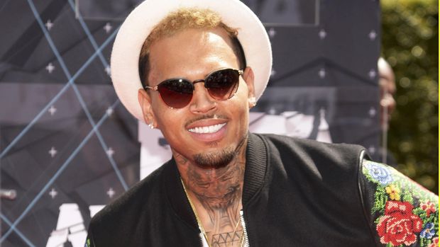 Chris Brown terkenal akan harapan palsu konser di Indonesia.