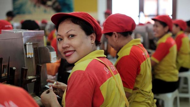 Sampoerna - Gudang Garam Tetap Perkasa Digempur PPN dan Cukai