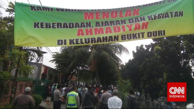 Pengusiran jemaat Ahmadiyah di Bukit Duri, Jakarta Selatan.