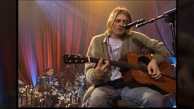 Banyak yang mengatakan kematian Kurt Cobain disebabkan oleh sang istri, Courtney Love.