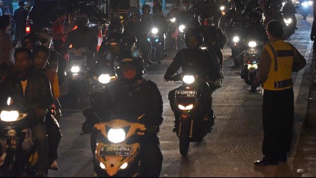 Polisi Ancam Pulangkan Pemudik Motor Bermuatan Lebih