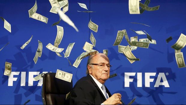 Sepp Blatter memilih mundur menyusul dugaan korupsi di tubuh FIFA.