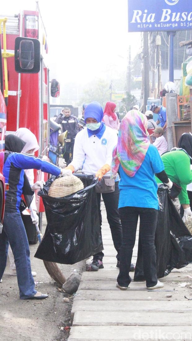 Kemudian normalisasi ruang hijau oleh Dinas Kebersihan dan Pertamanan (DKP) dan nanti akan ada pengaspalan oleh Disbima," jelasnya.