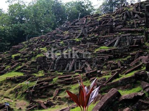 Hasil gambar untuk situ gunung padang