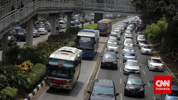 Hitam Putih Transportasi Era Ahok