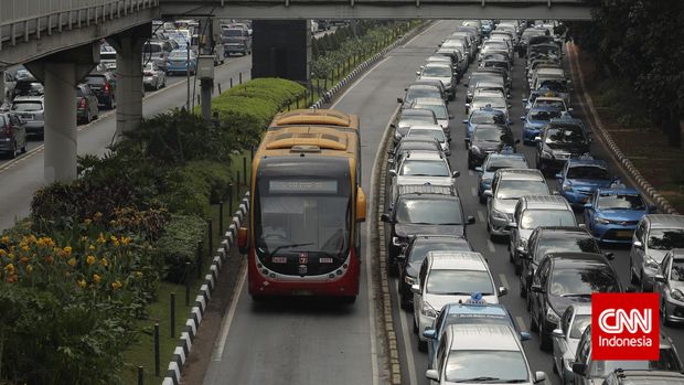 Transportasi DKI: Dari Hajat Kuda Hingga 'Monumen Kebodohan'