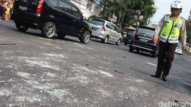 istrinya ahok dan dirusak Dia kaca busnya gagal setelah massa dibogem dan mengamuk.