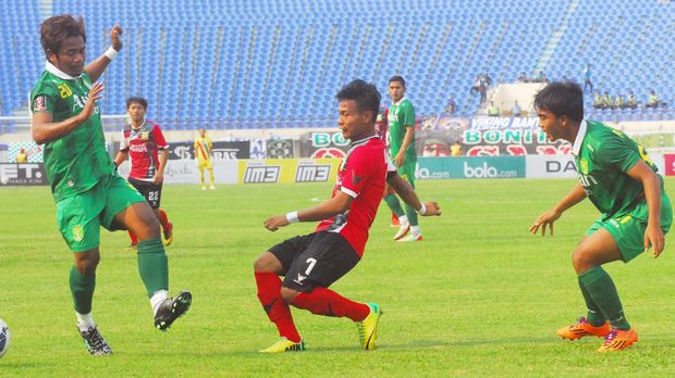 Ilham Udin (kiri) meneruskan tradisi pemain Indonesia yang bermain di Selangor FA.