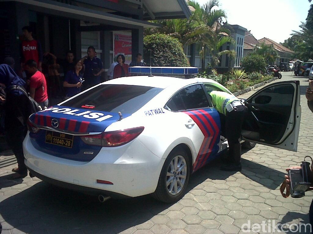 Jelang Pemindahan Gayus Polisi dan Mobil  Patwal  Siaga di 