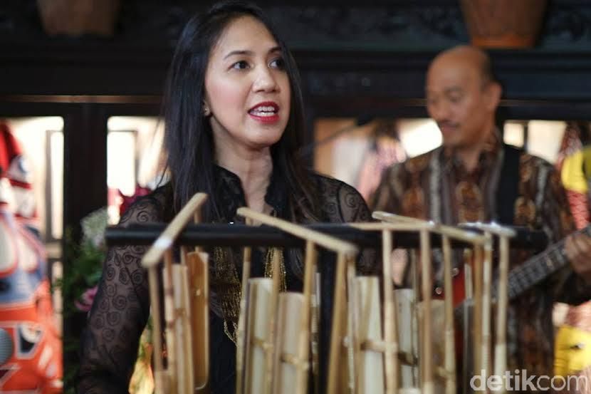 kiprah tricia populerkan angklung ke sekolah sekolah di kiprah tricia populerkan angklung ke sekolah sekolah di