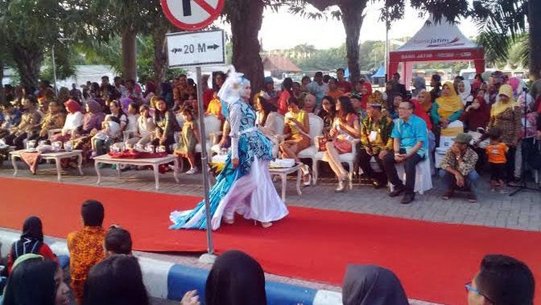 Fashion on Pedestrian, Cara Banyuwangi Kenalkan Batik