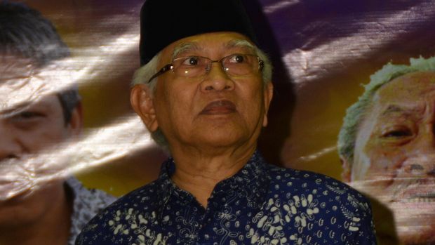 Gus Mus mengkritik rencana demonstran anti Ahok dengan menyatakan salat Jumat di jalan adalah bid'ah.
