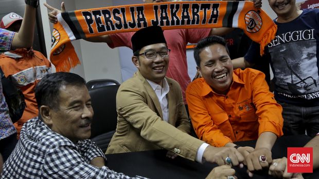 Ridwan Kamil ketika sowan ke pengurus Jakmania jelang Piala Presiden 2015.