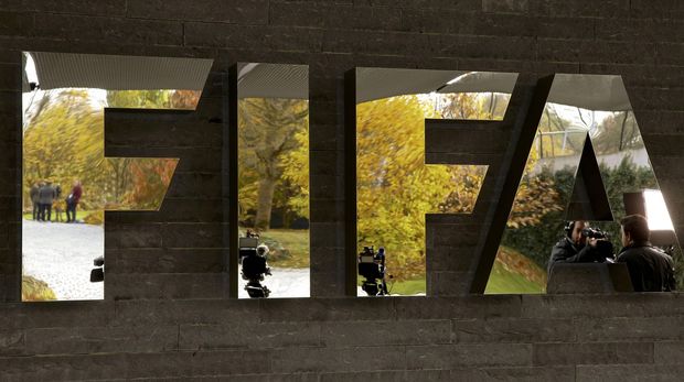 Selangor FA akan mengadukan masalah Evan Dimas dan Ilham Udin ke FIFA jika keduanya mangkir dari kontrak.