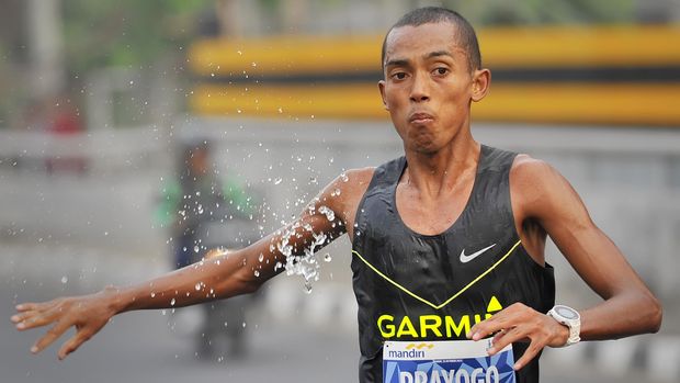 Atlet nasional Agus Prayogo ketika mengikuti Jakarta Marathon 2015.