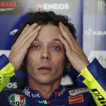 Valentino Rossi Mengenang Mendiang Legenda John Surtees
