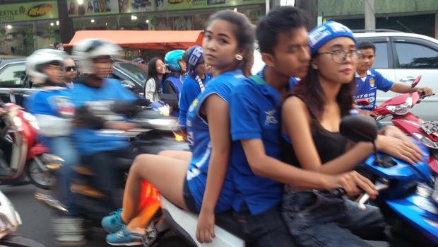 Pak Ridwan Kamil, Bobotoh Banyak Melanggar Nih!