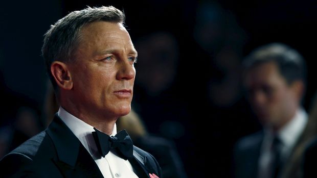 Roger Moore merasa Daniel Craig adalah James Bond terbaik.