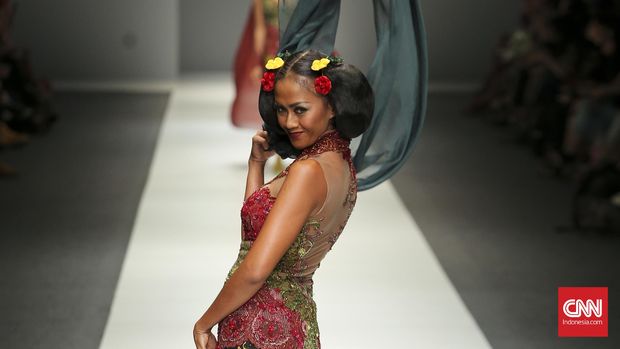 Model Kebaya Modern Anna Avantie di JFW 2016