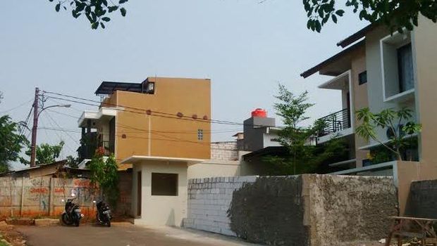 Ramai di Path, Rumah Deni di Bintaro ini Dikurung Tembok Oleh Sekelompok Orang