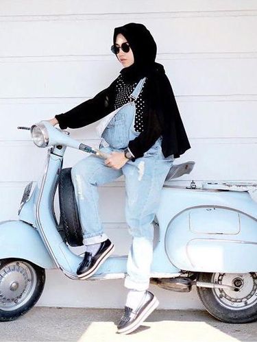 Foto Trik Padu Padan Celana Overall Hijab  Ala Selebgram 