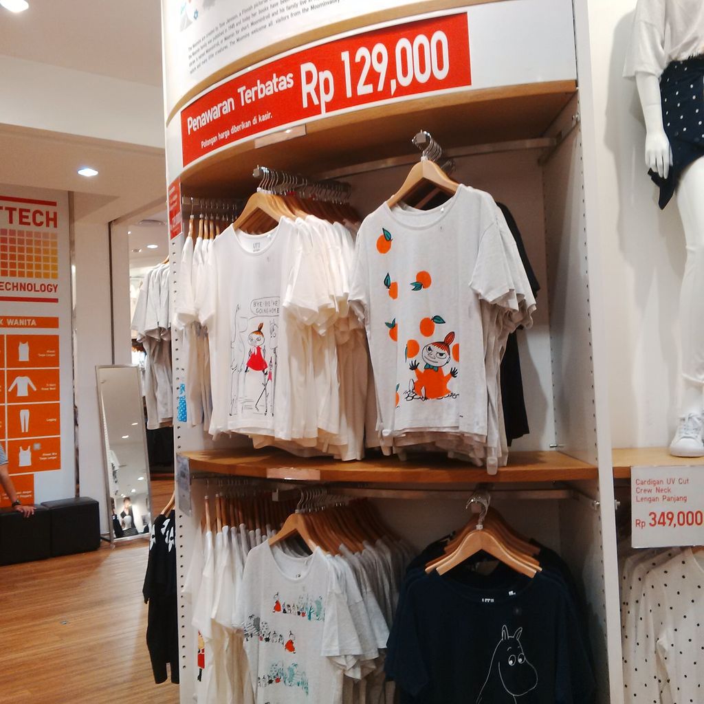  Uniqlo Diskon Hingga 60 T shirt Mulai dari Rp 129 Ribu