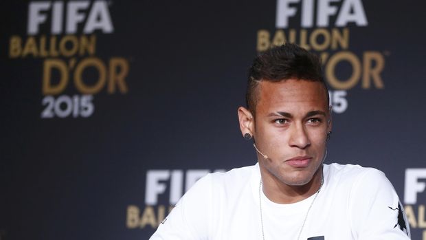 Neymar diprediksi akan kembali bersaing Lionel Messi dan Cristiano Ronaldo di Ballon d'Or 2017.