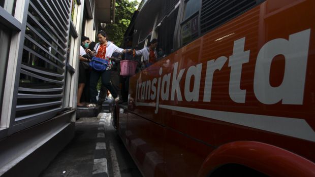 Menunggu Transjakarta Lebih Ramah Disabilitas