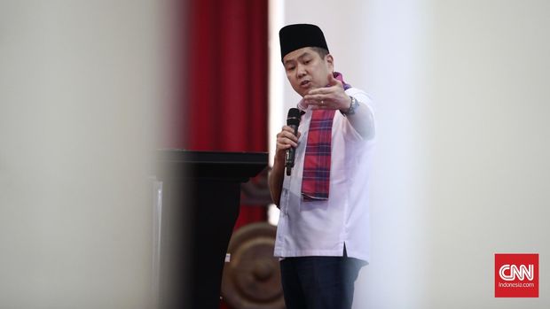 'Hary Tanoe Tersungkur di depan Jokowi'