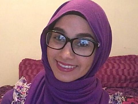 Tutorial Hijab  Simpel untuk Si Wajah Bulat  dan Berkacamata