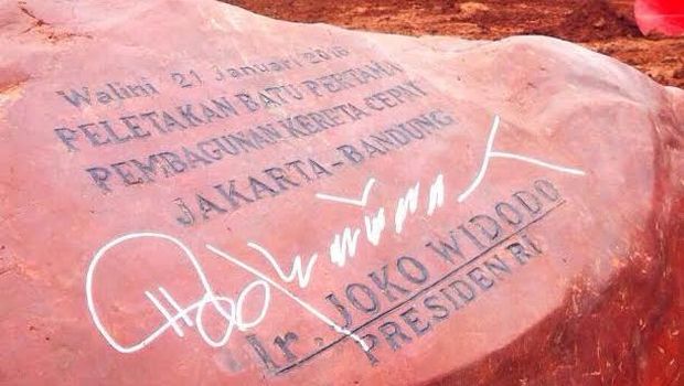 Salah Tulis di Prasasti Kereta Cepat yang Ditandatangani Jokowi !