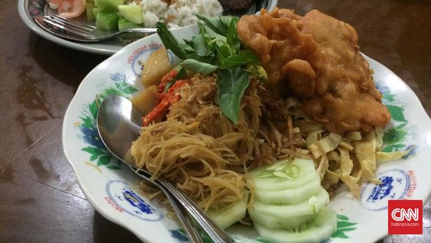 nasi ulam merupakan percampuran pengaruh budaya kuliner dari Tionghoa dan Belanda di Batavia