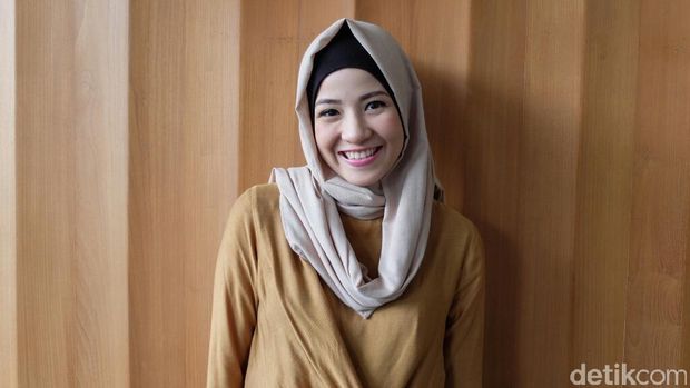 Tutorial Hijab Kasual Ala Natasha Rizki