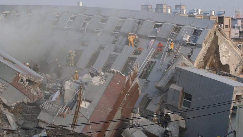 3 Orang Termasuk Bayi 10 Hari Tewas Akibat Gempa 6,4 SR di Taiwan
