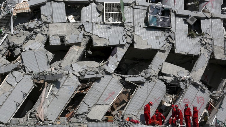 Taiwan Interogasi 3 Tersangka Terkait Robohnya Gedung 16 Lantai Saat Gempa
