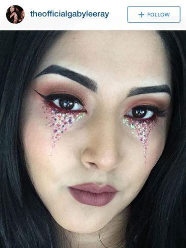 Eyeshadow Emas air mata glitter jadi tren makeup terkini Eyeshadow Emas air mata glitter jadi tren makeup terkini