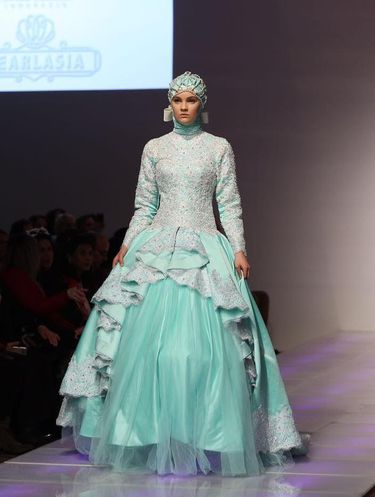 Foto Pesona Gaun Mutiara Anniesa Hasibuan di Couture Foto Pesona Gaun Mutiara Anniesa Hasibuan di Couture