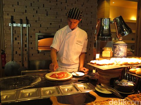 OPEN Restoran dengan  Konsep  Dapur Terbuka di Double Tree 